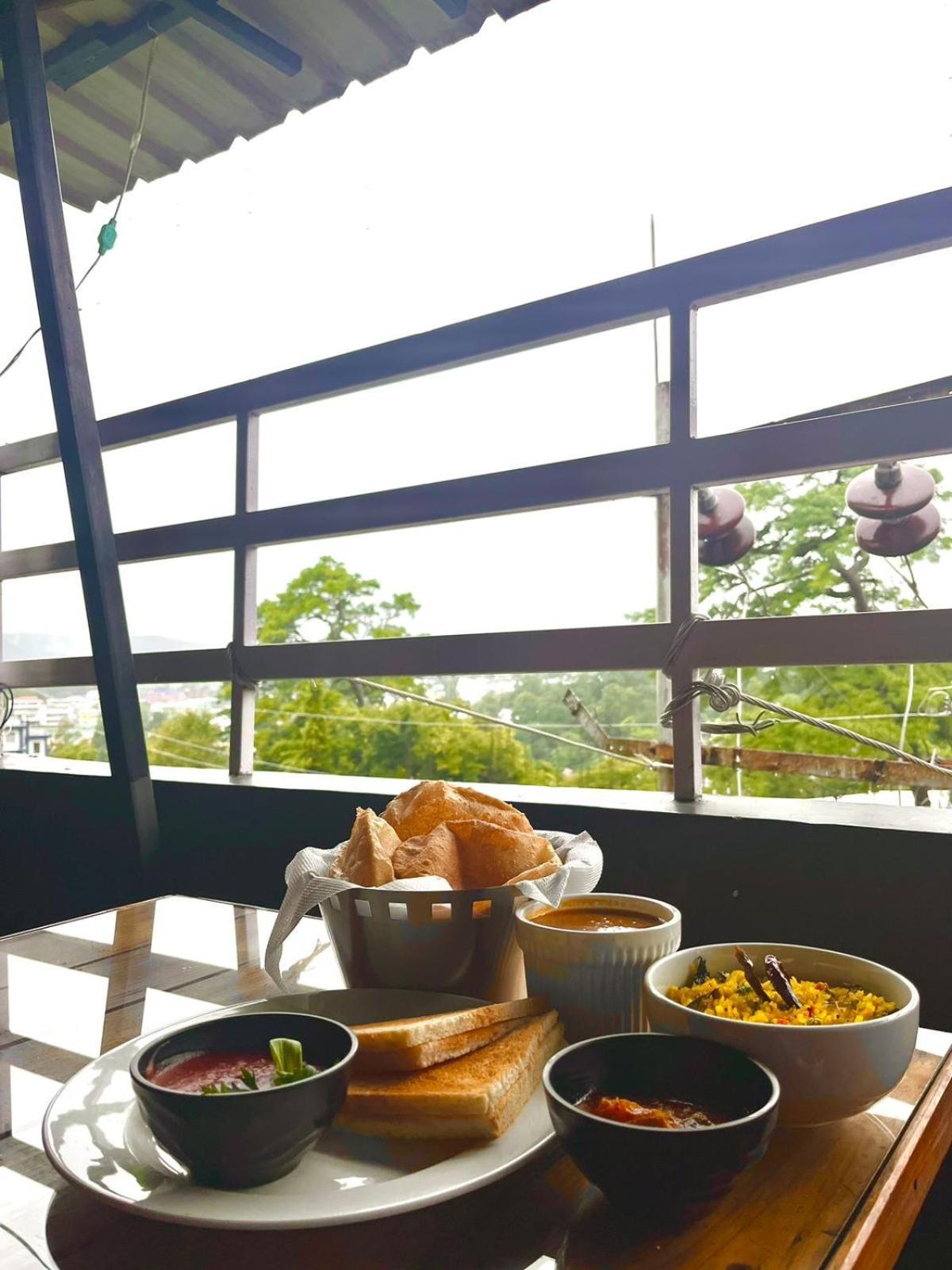 The Living Roof Hotel Shillong Exterior foto